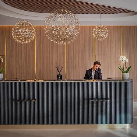 Golden Tulip Lyon Ouest Techlid Hotel 4*