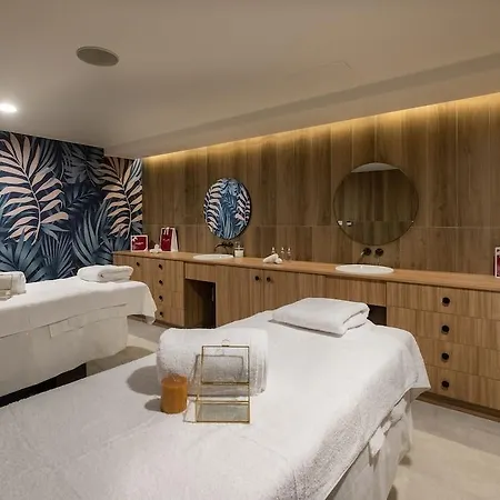 Golden Tulip Lyon Ouest Techlid Hotel